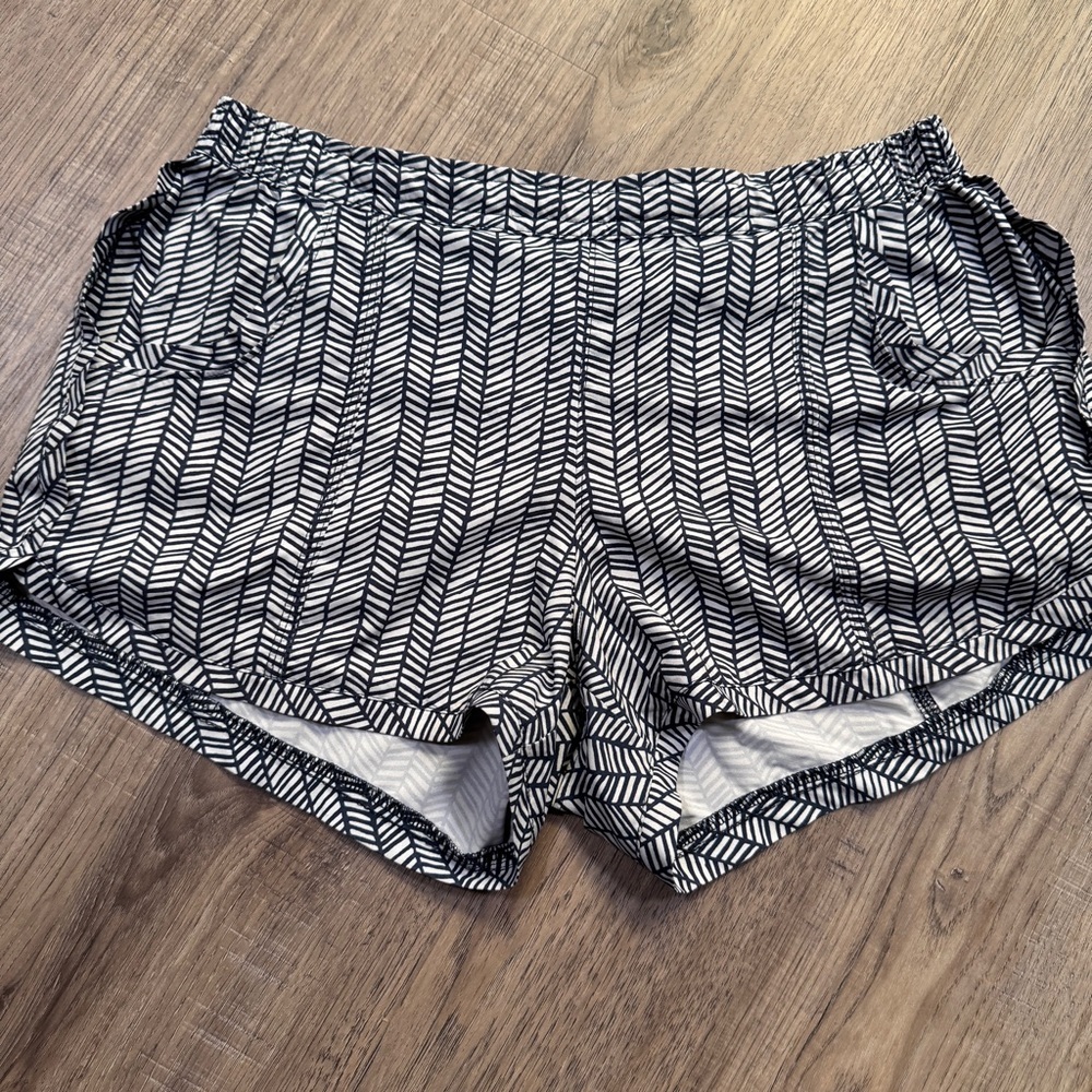 Athleta Blue and Gray Shorts - Chevron Pattern - Size Small